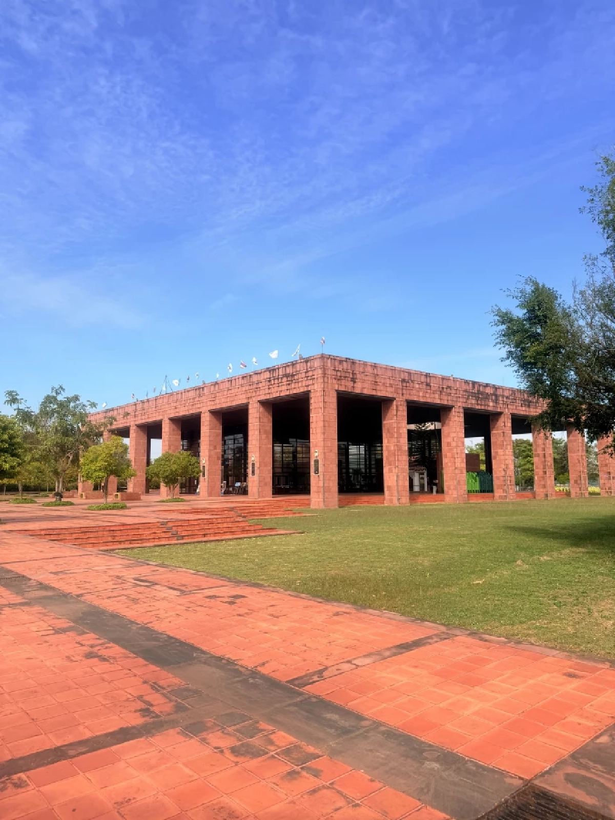 มรณสักขีแห่งสองคอน: บทเรียนเรื่องศาสนาจากนโยบาย 'ไทยแท้' ในสงครามอินโดจีน