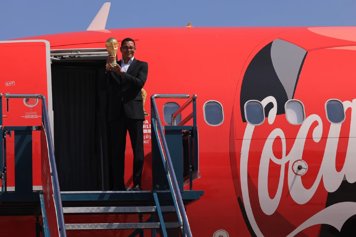โคคา-โคล่า: ต้อนรับถ้วยฟุตบอลโลก FIFA World Cup™ Trophy ถึงไทย เปิดให้ชม 24 ม.ค. เพียงวันเดียว