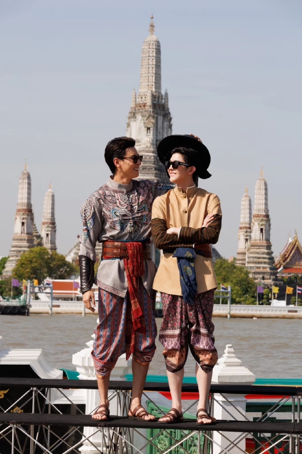 'เซนจูรี่ ยูยู ฯ' สุดปัง บวงสรวงเปิดตัว ซีรีส์พหุจักรวาล 'บุพเพสันนิวาส' โซเชียลสนั่นทันที 'ออกัส – เล้ง' สวมบท 'พ่อเดช-พ่อแก้ว' รับปฐมบทแห่งจักรวาลใหม่