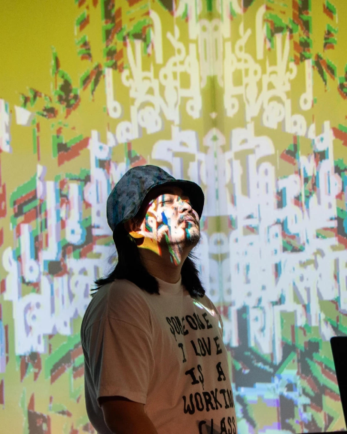 จาก 'ลักลั่น' สู่ 'ย้อนแย้ง' การรื้อสร้างตัวตนใหม่ของ 'เก่งฉกาจ เก่งการค้า'