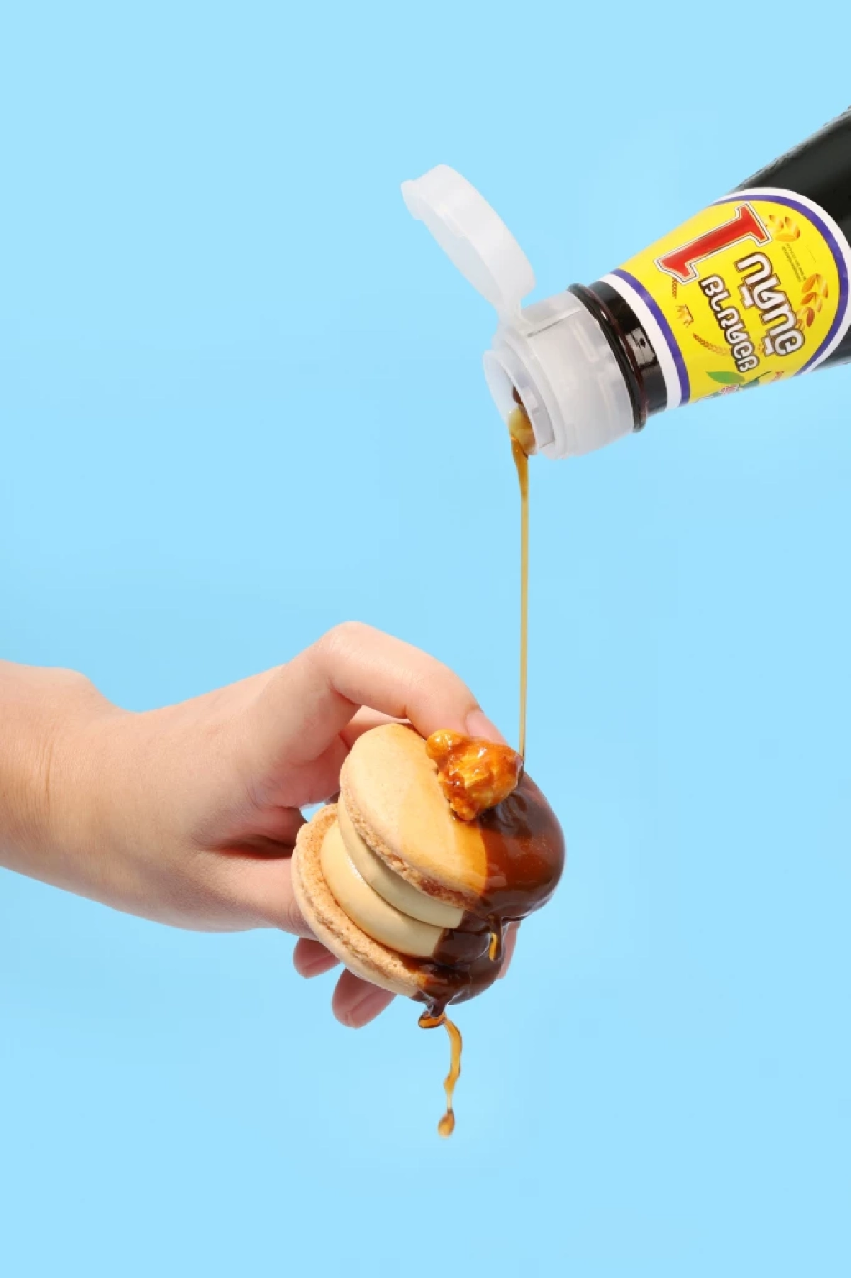 2 ตัวท็อปความอร่อย SOURI และเด็กสมบูรณ์ เขย่าวงการขนมหวาน เปิดตัวโพรเจกต์ "Fusion Unlocked"เปลี่ยนรสชาติซีอิ๊วขาวในตำนาน สู่ Fatcaron สุดล้ำ พร้อมวางจำหน่ายทั่วประเทศ