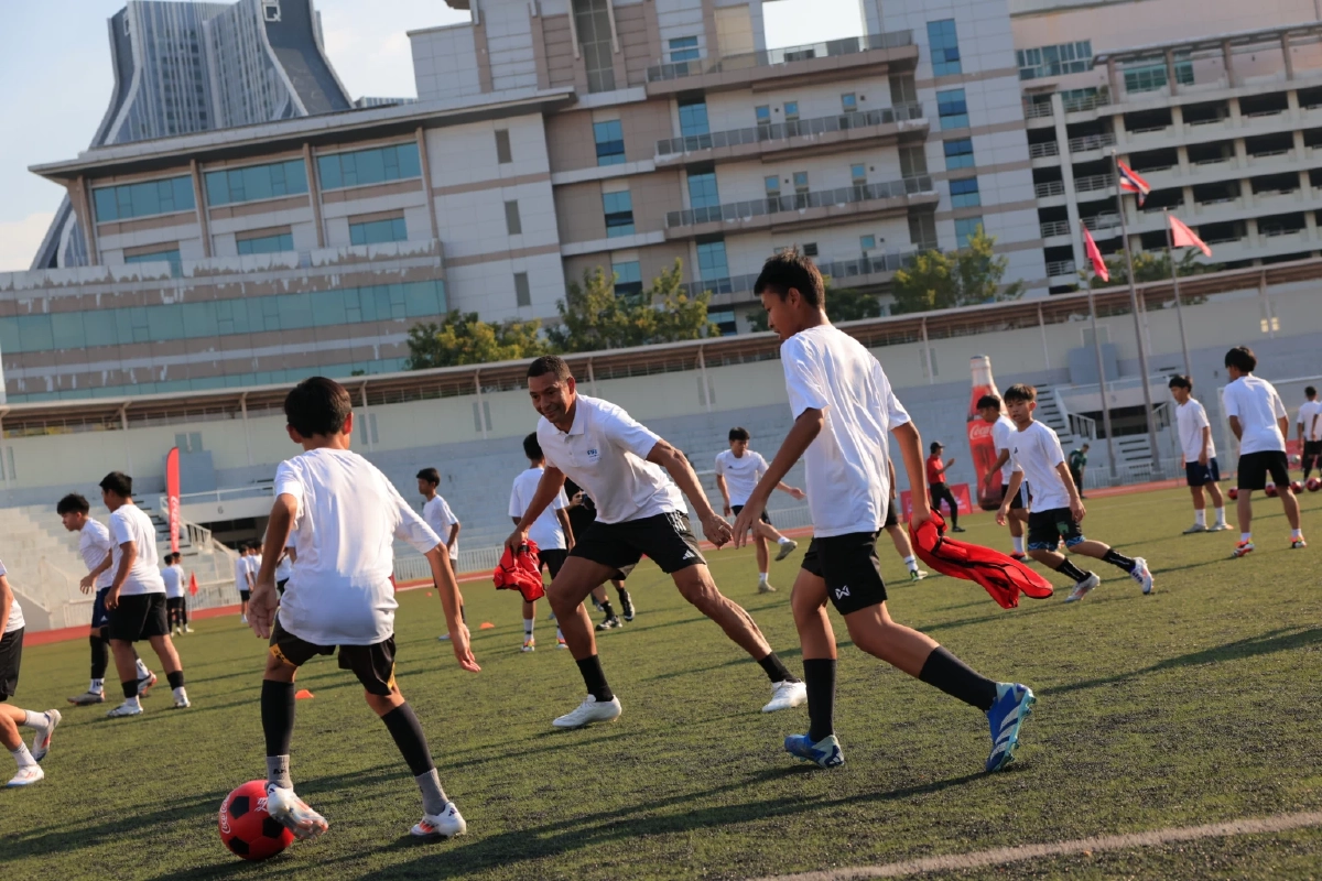 โคคา-โคล่า จัดฟุตบอลคลินิก “เสริมทักษะเยาวชน สร้างอนาคตฟุตบอลไทย” ภายใต้แคมเปญ FIFA WORLD CUP™ TROPHY TOUR BY COCA-COLA