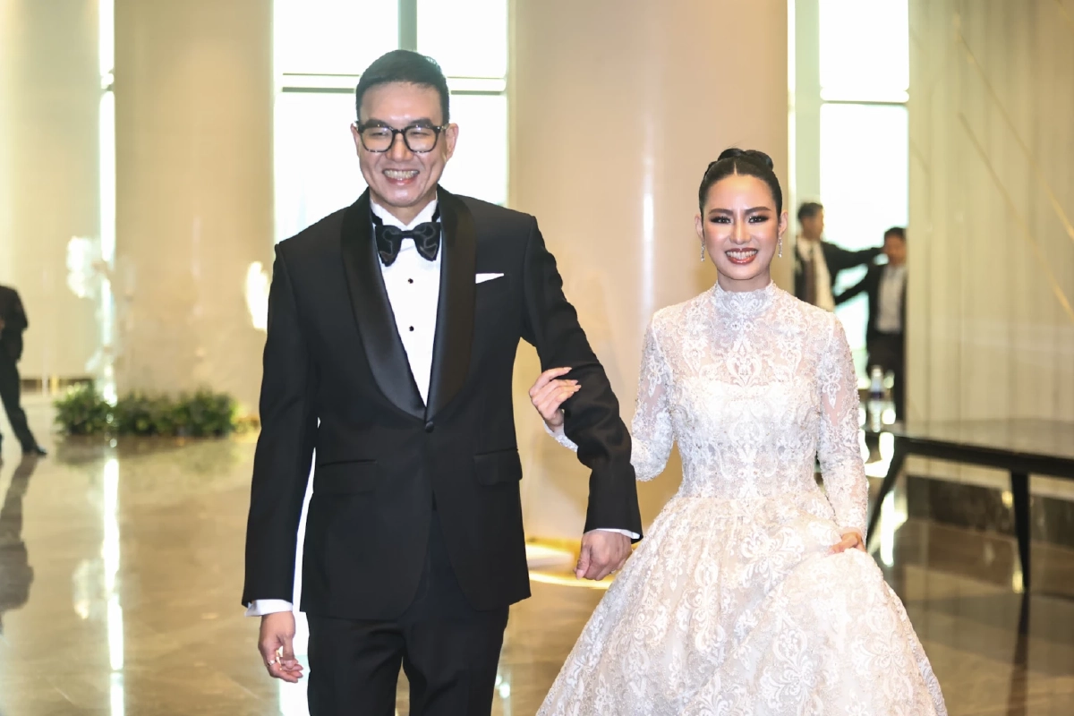 ‘ธนาธร โล่ห์สุนทร-รภัสสรณ์ นิยะโมสถ’ ตำนานการเมือง ‘รักข้ามค่าย’