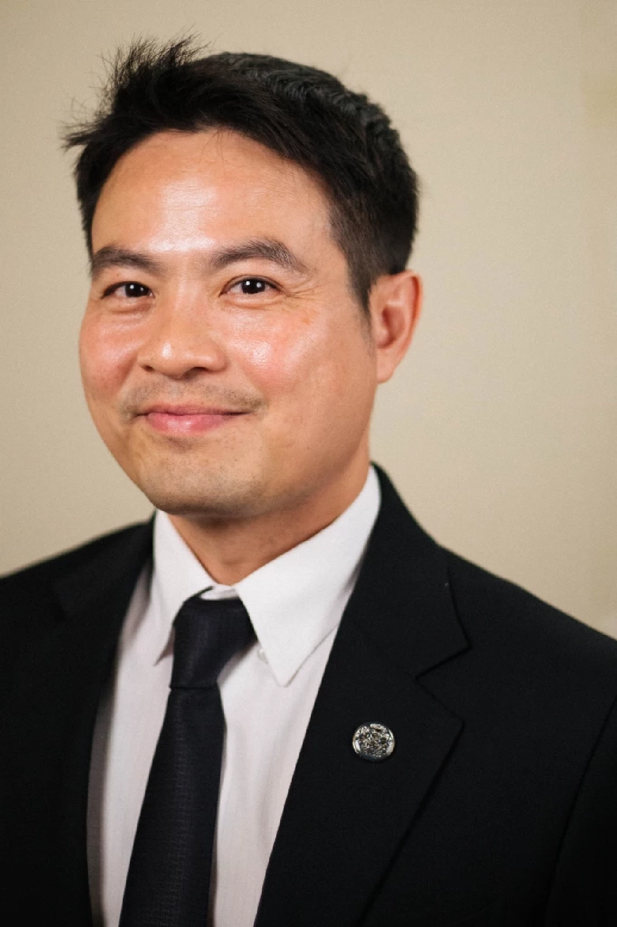 ‘ภราดร ปริศนานันทกุล’ สส. GenX นักการเมืองอาชีพ มองรัฐประหารกับการยุบพรรค