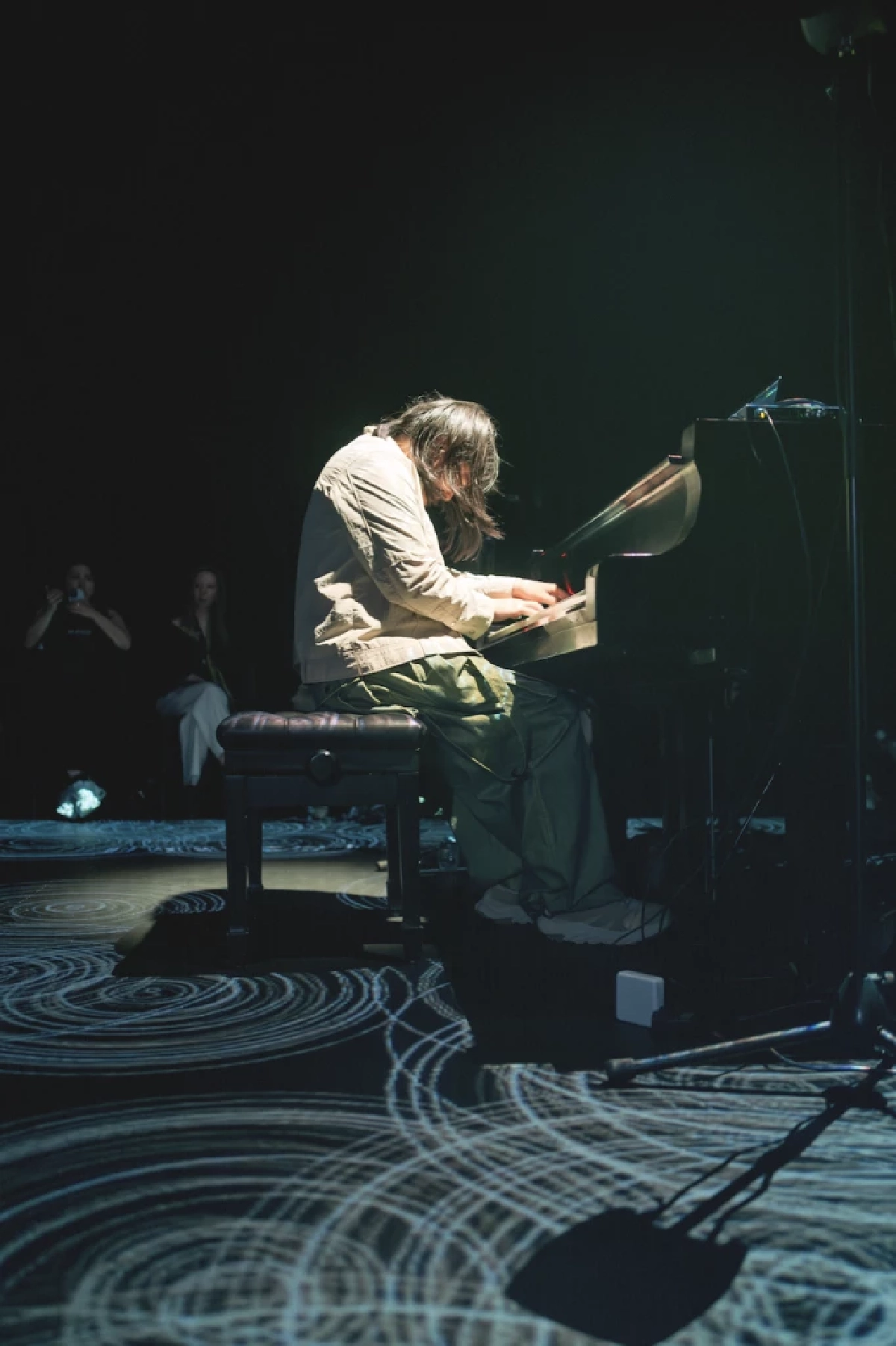 จาก 'ลักลั่น' สู่ 'ย้อนแย้ง' การรื้อสร้างตัวตนใหม่ของ 'เก่งฉกาจ เก่งการค้า'