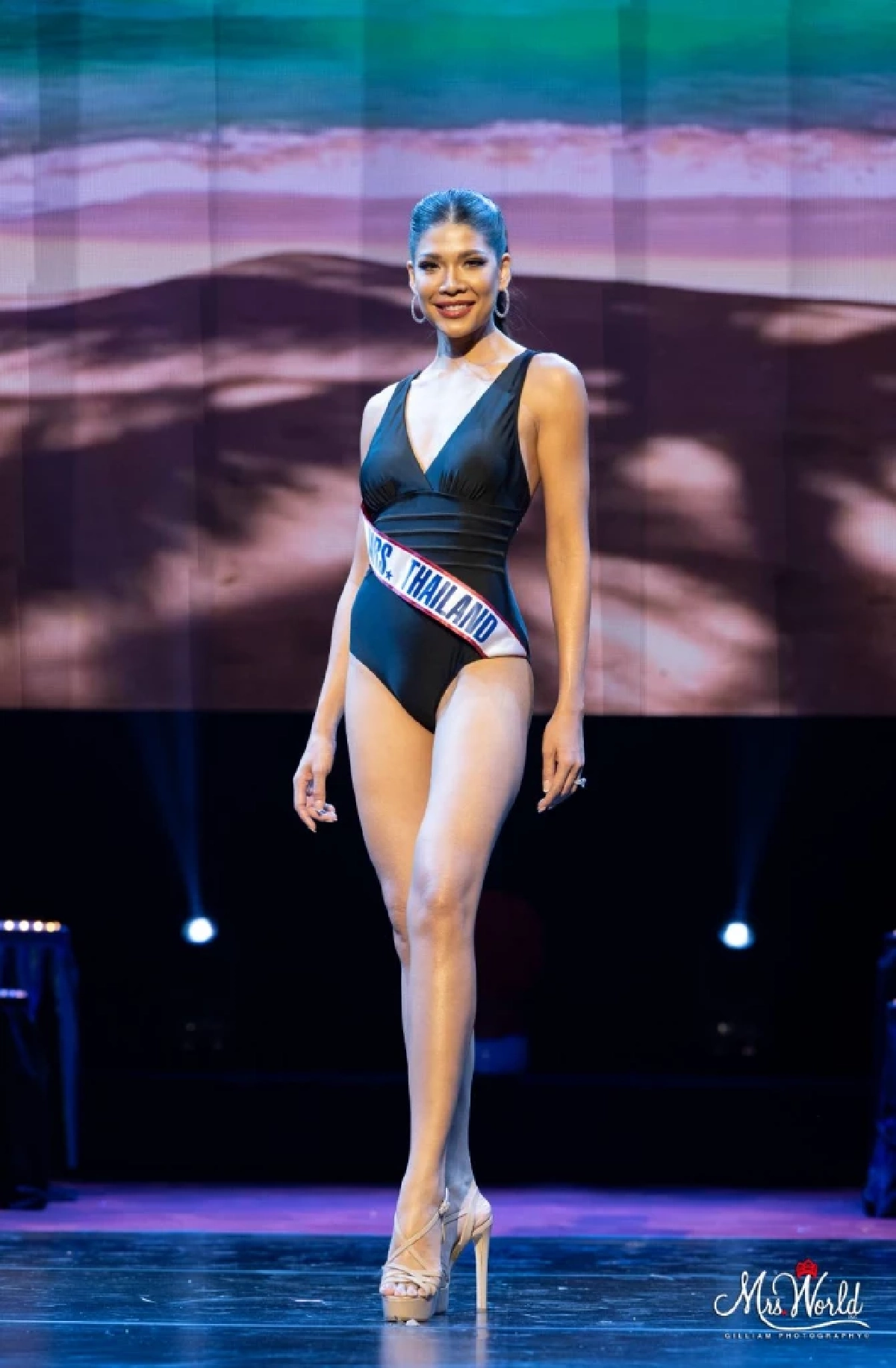 'ชนิตา ศรีดาเกษ เครธอร์น' คว้ามงกุฎ Mrs. World 2025 บนเวทีโลก