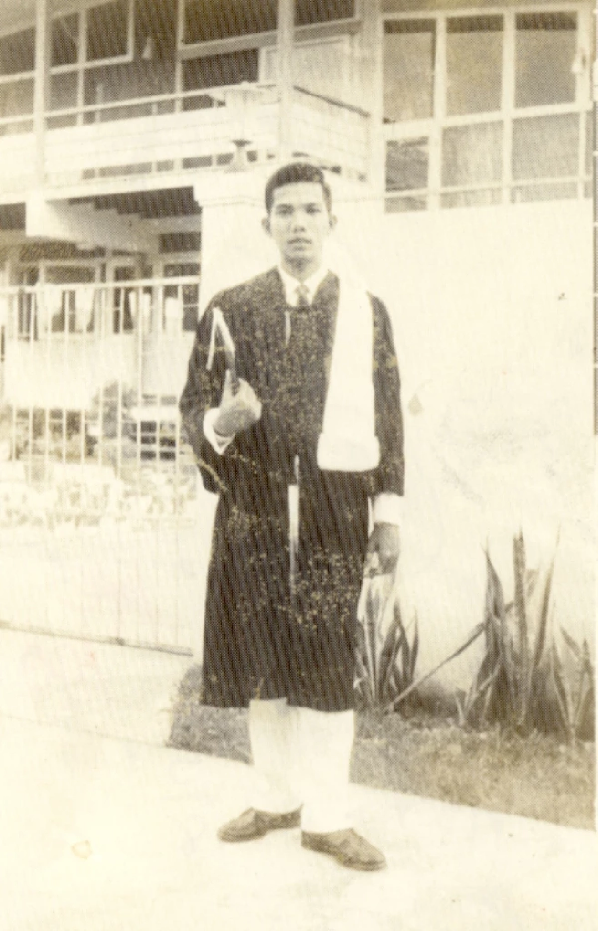 ‘สมัคร สุนทรเวช’: ‘สะพานไม้’ ที่ทอดข้ามหุบเหวแห่งความขัดแย้ง