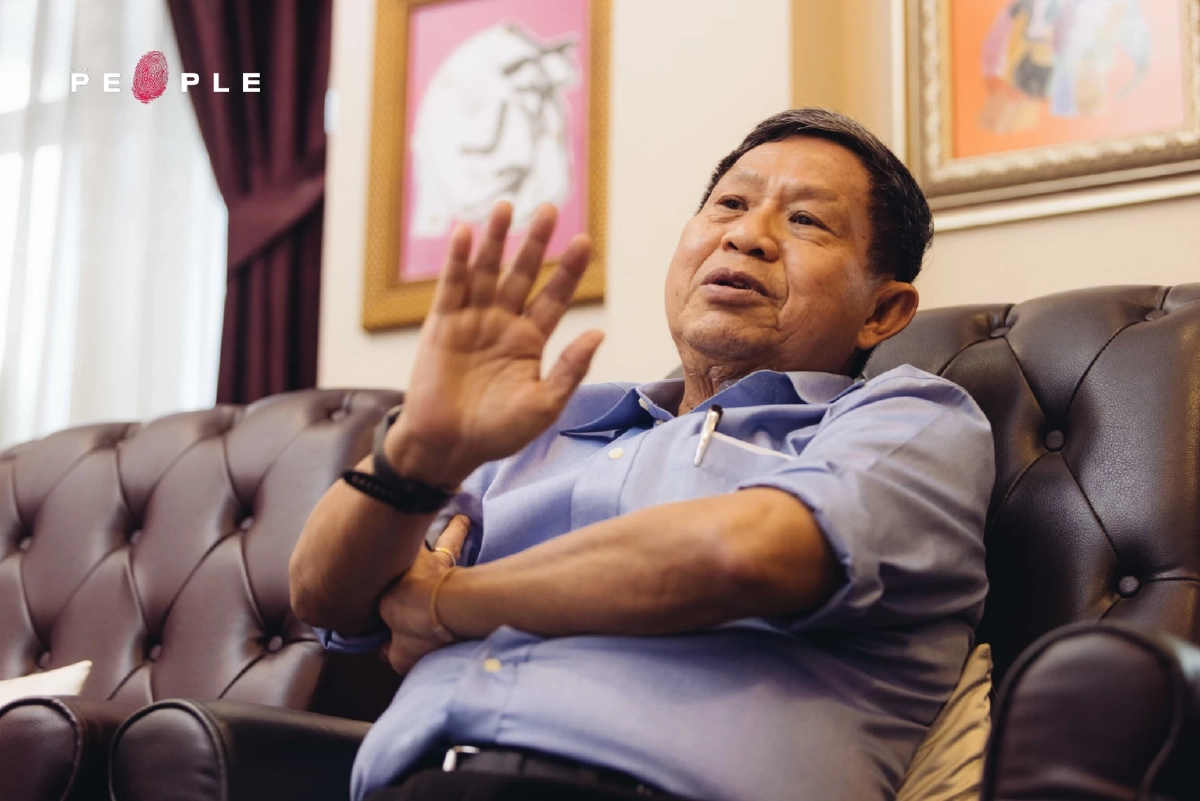 สมศักดิ์ ปริศนานันทกุล : ‘ตัวพ่อ’ สส.เขตอ่างทอง “ลูกต้องเป็นดาวฤกษ์ไม่ใช่ดาวเคราะห์”