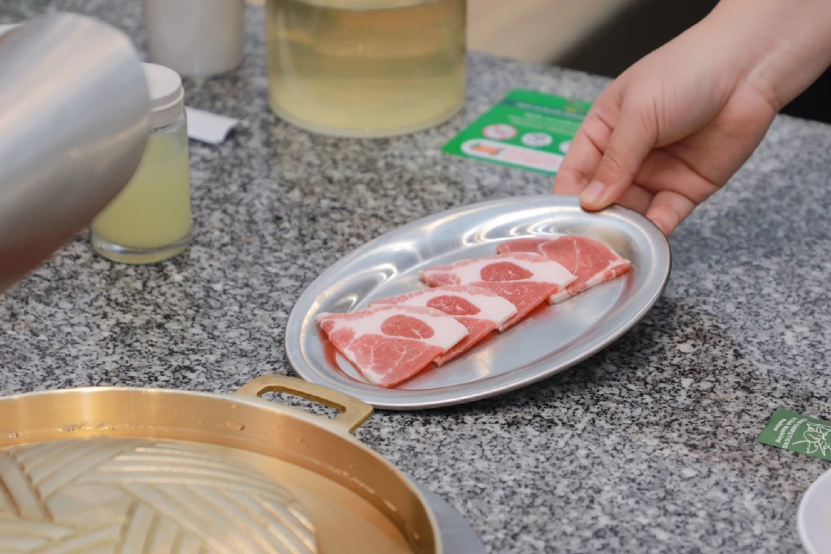 เหตุเกิดเมื่อพี่ GON มือเปื้อนหมึก ออกจากคูหา สู่ โต๊ะปิ้งย่าง  “บาร์บีคิวพลาซ่า” ชวนคนไทย “เลือกมื้อนี้ให้ดีที่สุด”