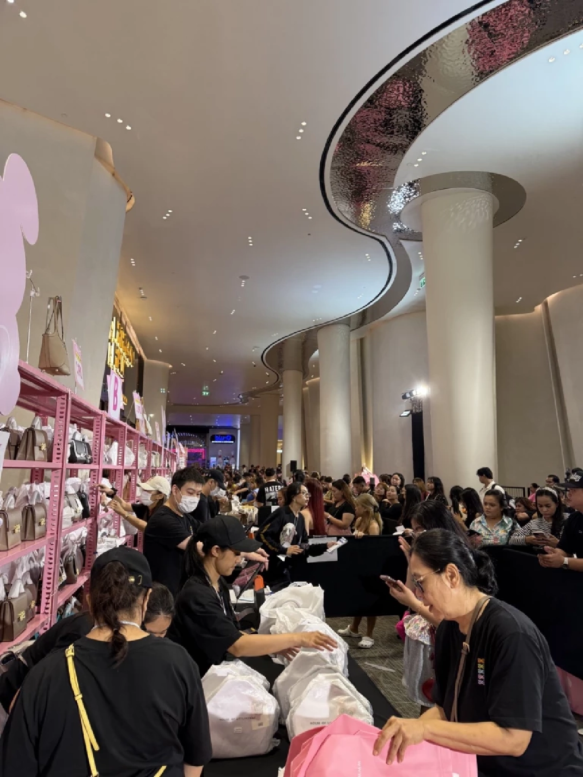 HOUSE OF LITTLEBUNNY แบรนด์ไทยที่สร้างปรากฏการณ์ ‘ไวรัลข้ามพรมแดน’ จากไอเทมยอดฮิต สู่ Fashion Destination ของสาว SEA