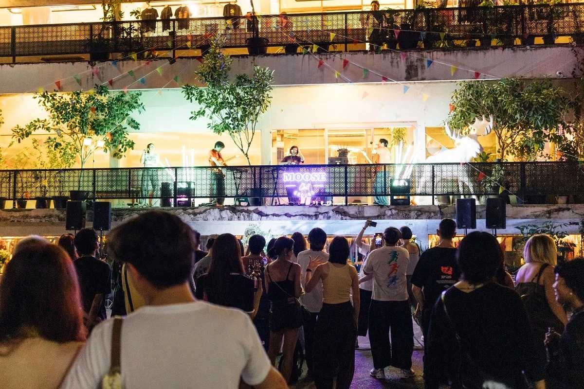 Moose Chill Ground With Friends พื้นที่แฮงเอาท์ของคนที่กล้า “Stay Off Track”