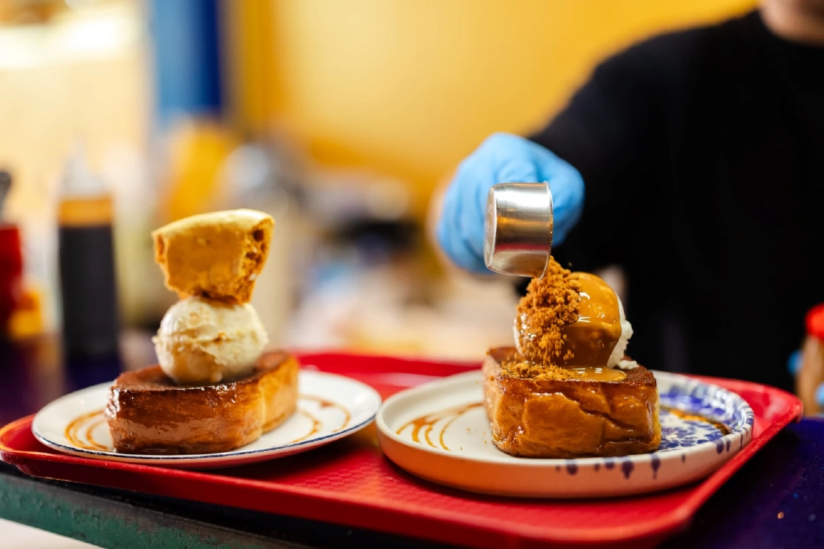 จาก “โทสต์ก่อนตาย” ถึง “แกงไก่ไวรัล” เส้นทางประสบความสำเร็จของ 2 ผู้ประกอบการหญิงที่กล้าทุ่มเท