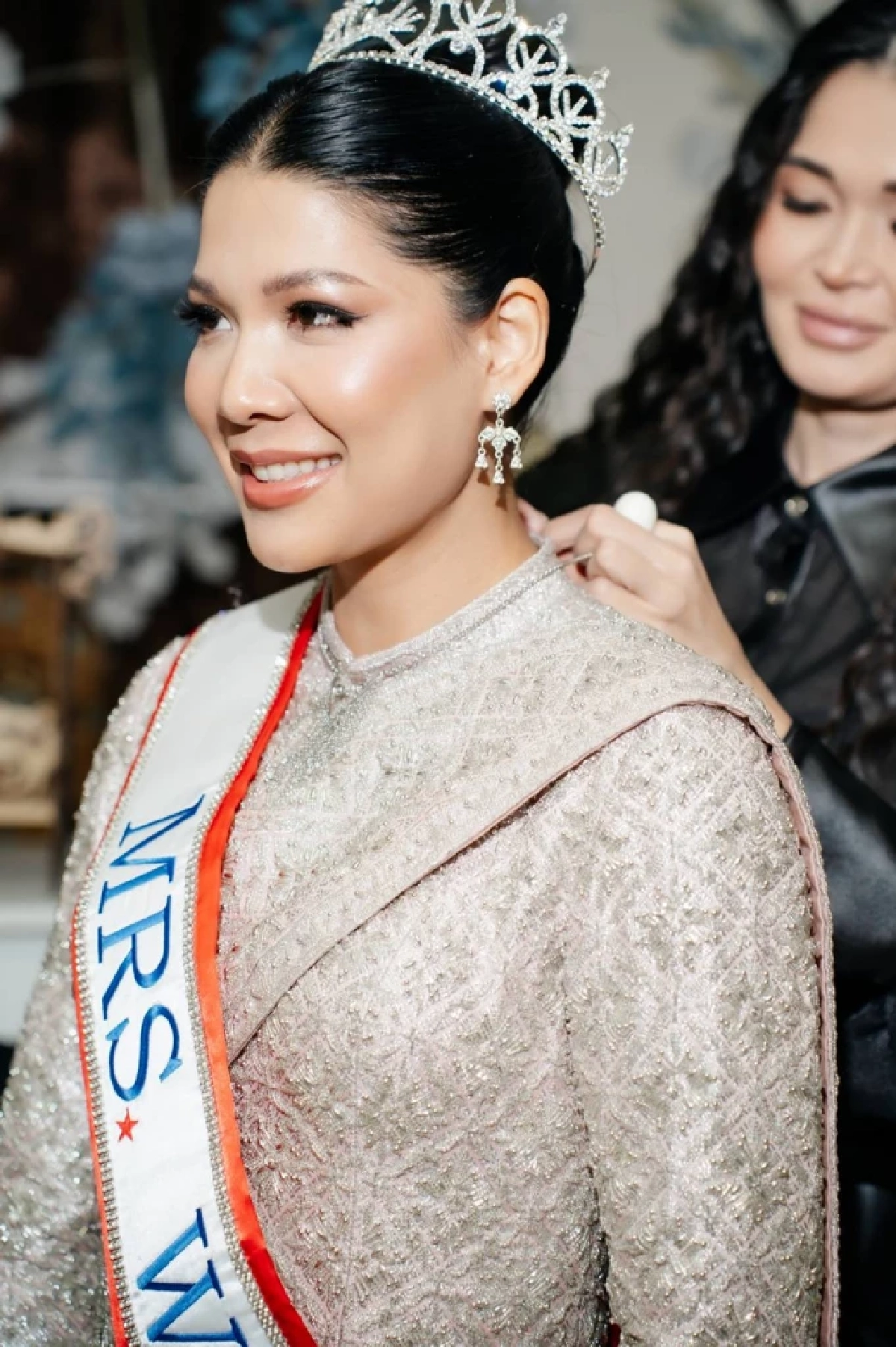 “แซมมี่ ชนิตา” Mrs. World 2025 เริ่มปฏิบัติภารกิจโลกที่คาซัคสถาน ถ่ายทอดพลังผู้หญิงและคุณค่าครอบครัวสู่เวทีโลก