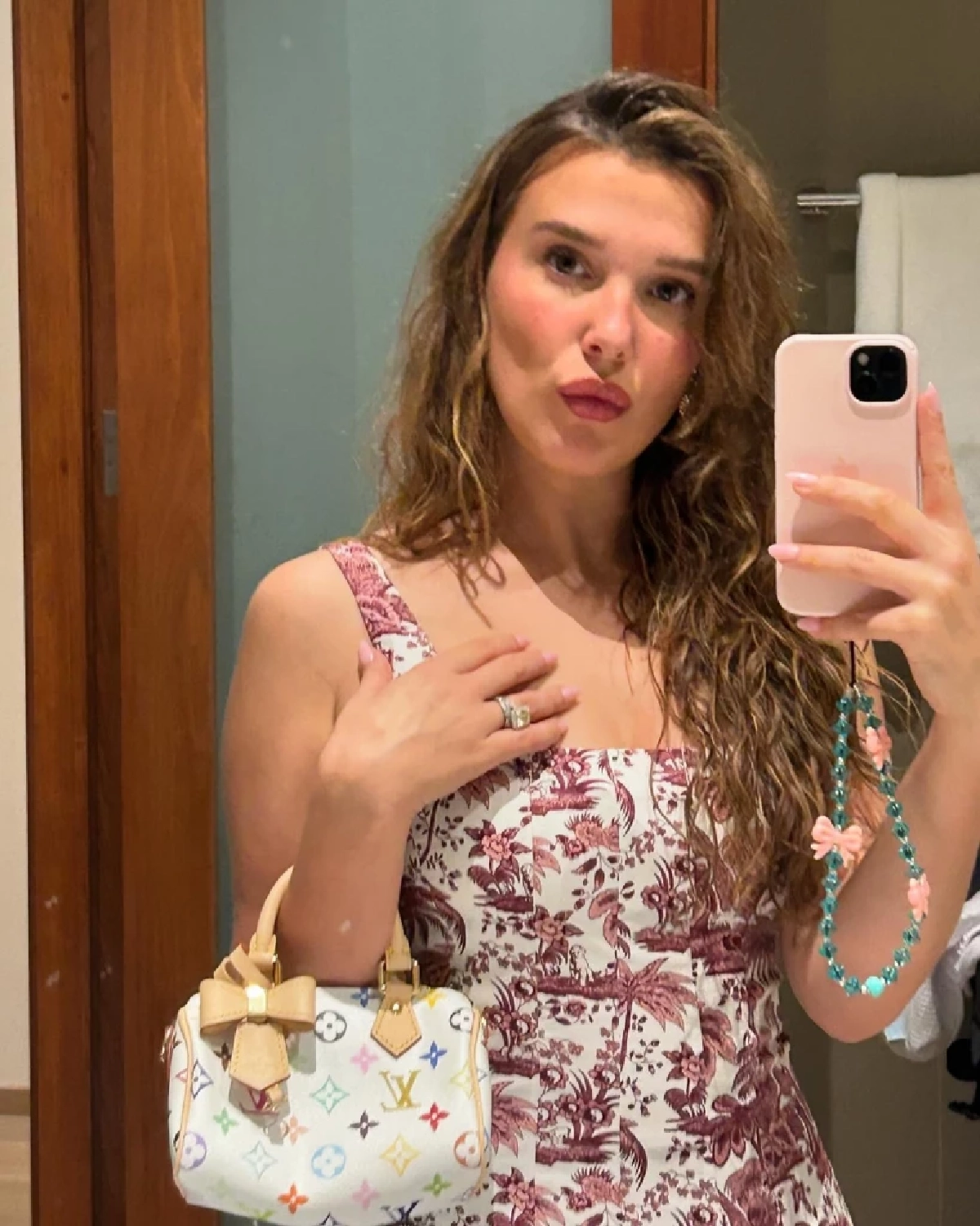 Millie Bobby Brown : นักแสดงที่ไม่ต้องบอกว่า “ฉันควรเป็นผู้หญิงแบบไหน”