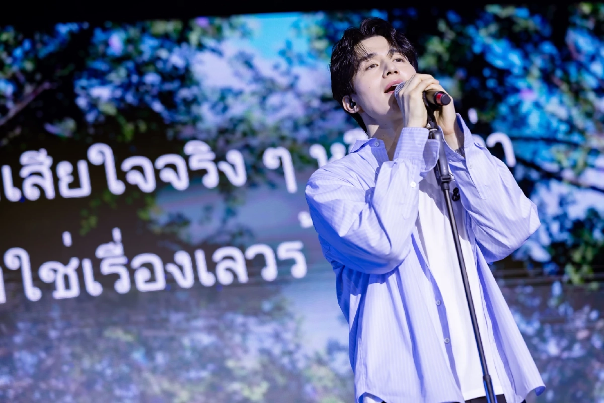 หล่อเกินต้าน! “อี ดงอุค”  เสิร์ฟความสนุก ความอบอุ่น ความโรแมนติก จนแฟนคลับไทยใจละลาย