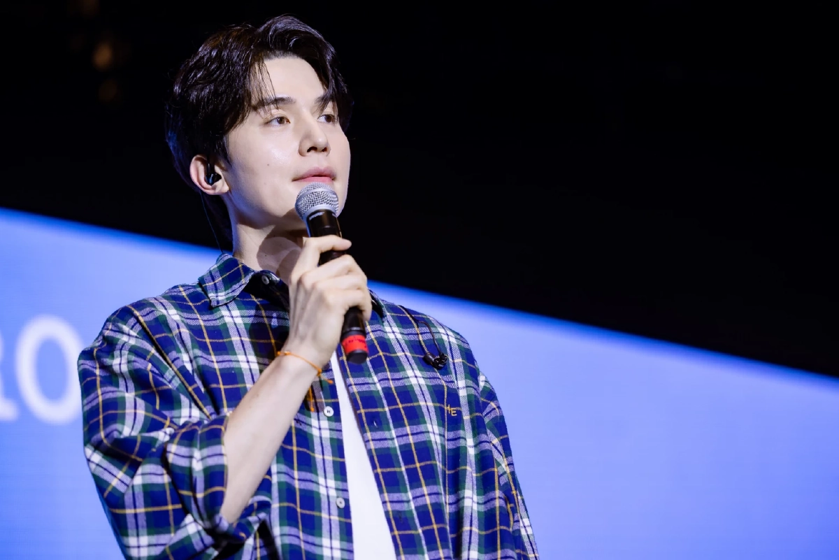 หล่อเกินต้าน! “อี ดงอุค”  เสิร์ฟความสนุก ความอบอุ่น ความโรแมนติก จนแฟนคลับไทยใจละลาย