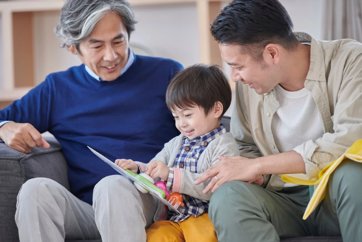 Sandwich Generation วิกฤตเงียบของคนวัยทำงาน เมื่อพ่อแม่แก่ลง ลูกโตขึ้น แต่รายได้โตไม่ทัน