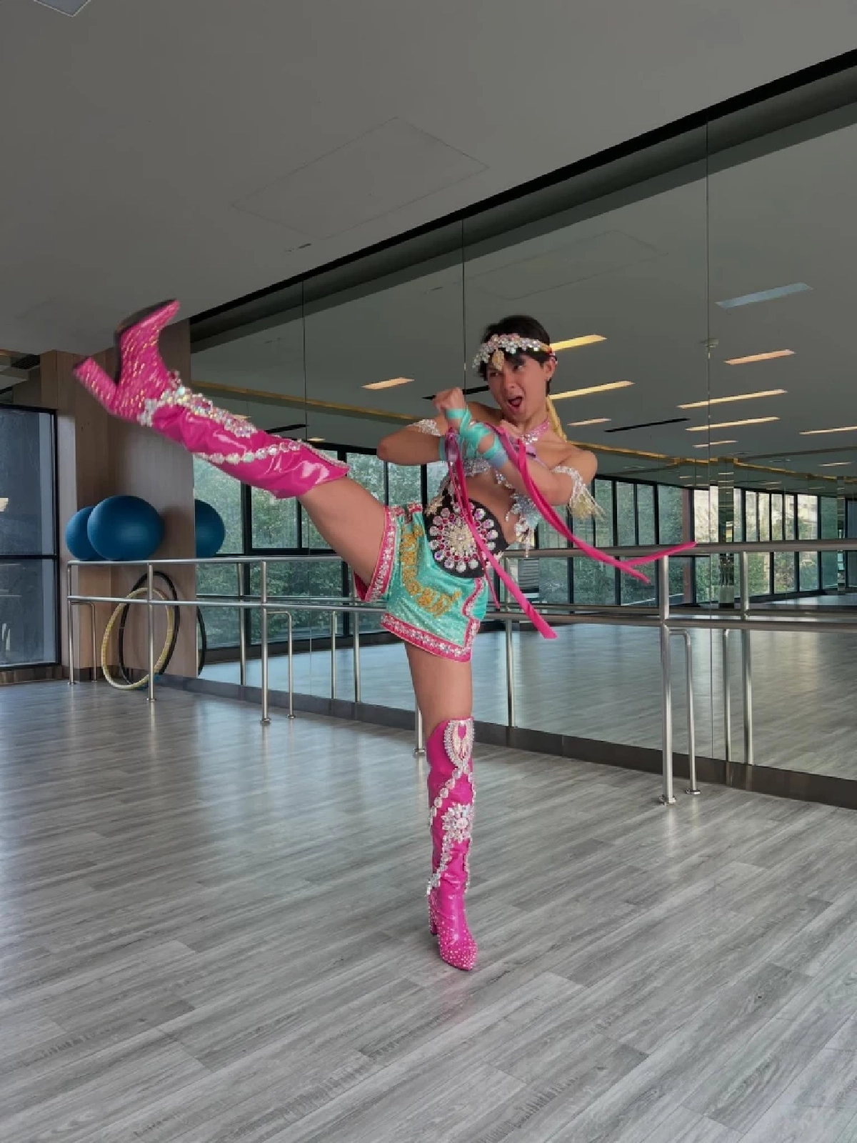 Gawdland: มงแรกของไทย ที่เปิดประตูควีนเอเชียบนเวทีโลก