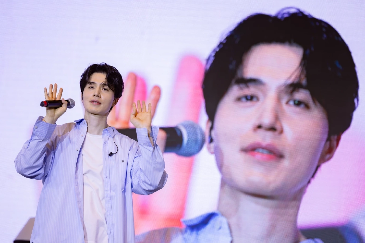 หล่อเกินต้าน! “อี ดงอุค”  เสิร์ฟความสนุก ความอบอุ่น ความโรแมนติก จนแฟนคลับไทยใจละลาย