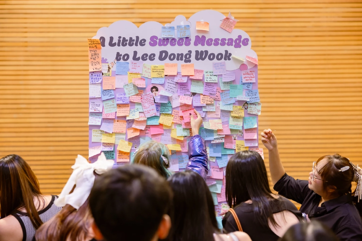 หล่อเกินต้าน! “อี ดงอุค”  เสิร์ฟความสนุก ความอบอุ่น ความโรแมนติก จนแฟนคลับไทยใจละลาย