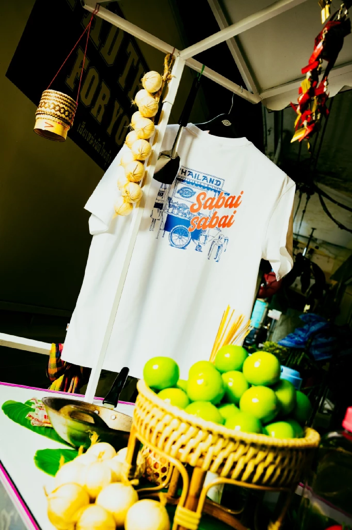 Dickies Thailand ปลุกกระแส Workwear เปิดตัวเสื้อยืดลายพิเศษ "City Tee Thailand Edition" ชูไอคอนนิค ‘รถเข็นผัดไทย’ สะท้อนจิตวิญญาณสตรีทไทย บนย่านประวัติศาสตร์ ‘ทรงวาด’