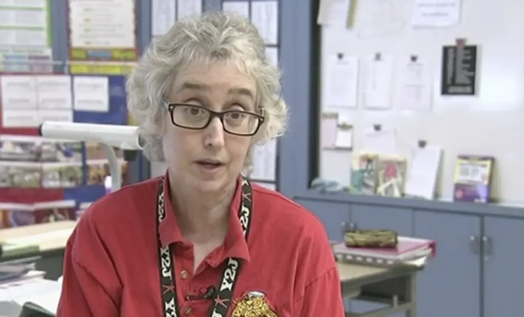 แคโรล คลาร์ก: ครูประถมที่เพื่อนร่วมงานบริจาควันลา 154 วัน เพื่อรักษามะเร็งเต้านม