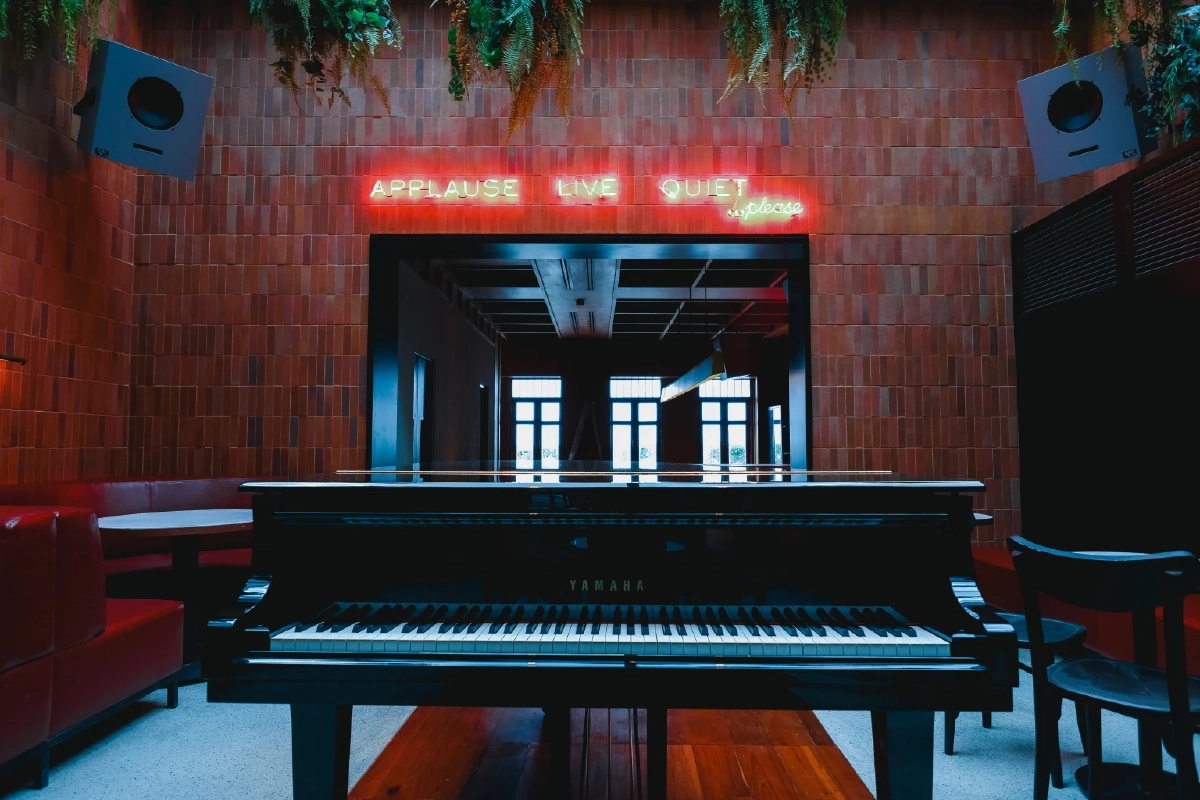 ธีรพจน์ ผลิตากุล : ชายผู้พิสูจน์ว่าดนตรีแจ๊สไม่เคยหยุดเดินทาง