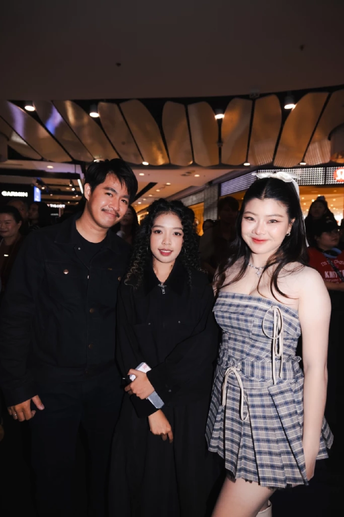 3 ศิลปินใหม่ค่าย MACHg “หนุ่ม กรรชัย – ชาชม เสาวคนธ์ – วิว นันท์นภัส” ผู้ชนะจากเวที Audition ภายใต้การดูแลโดยทีมผู้บริหารตัวท็อป ‘ก้อง ห้วยไร่’ และ ‘แบงค์–รัฐวิชญ์’ พร้อมด้วย ‘โอม–ปัณฑพล’