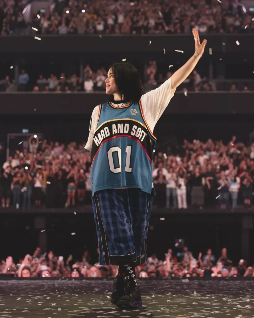 รีวิว Hit Me Hard and Soft: The Tour (Live in 3D) พื้นที่ปลอดภัยของ ‘บิลลี่ ไอลิช’