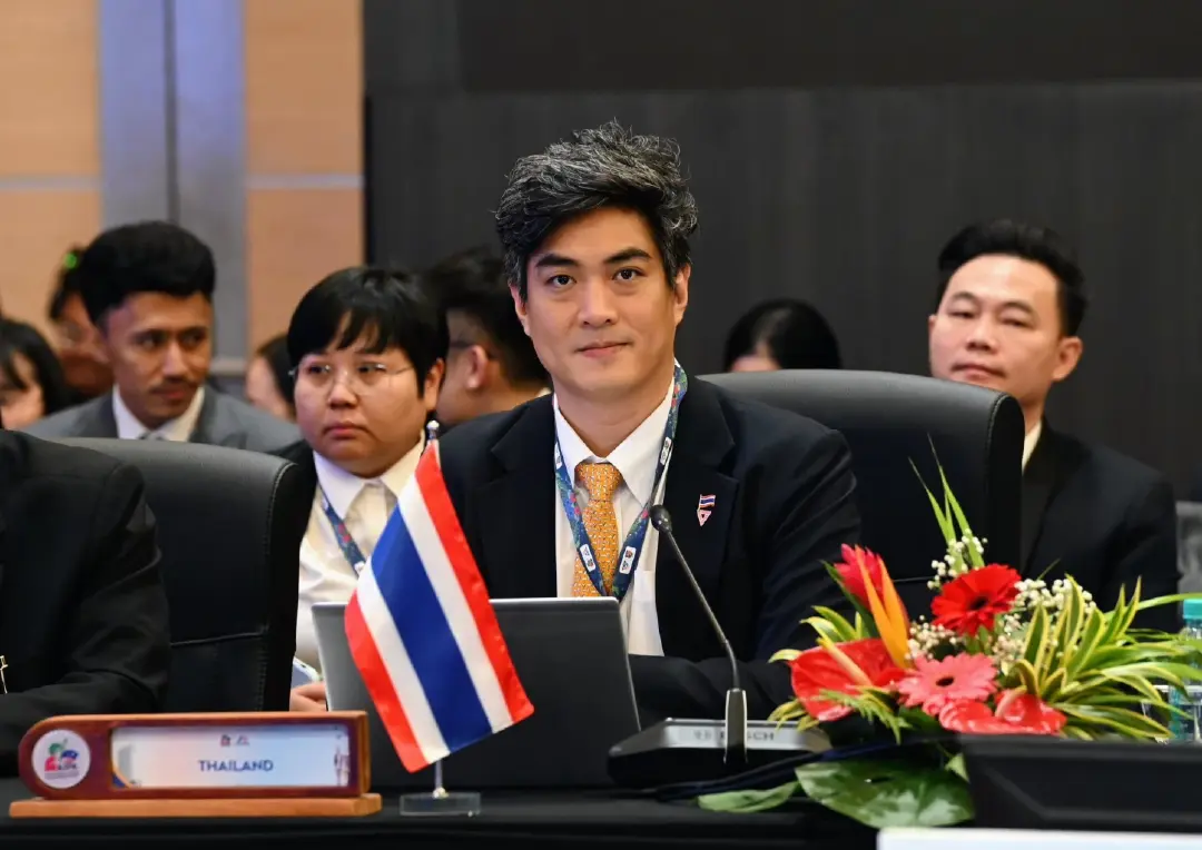 ที่มา : ชัยวัฒน์ สถาวรวิจิตร - โจ - Chaiwat Sathawornwichit