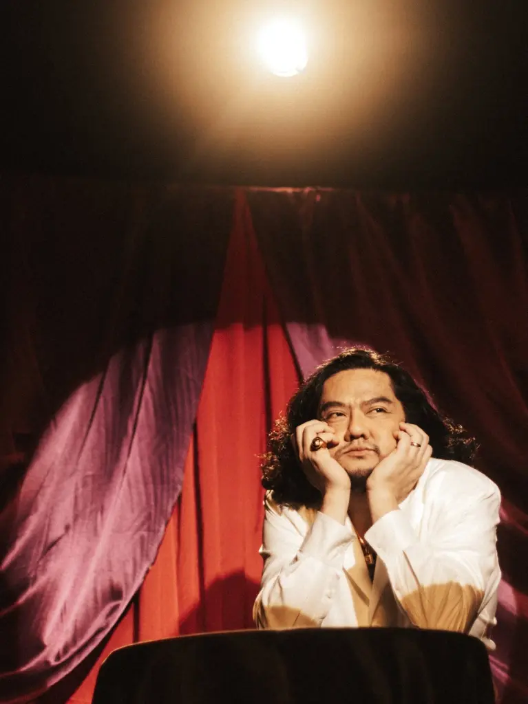 หลบหน่อยตัวแม่มา!! "เบน ชลาทิศ" ส่งเพลงสุดแซบ "Spotlight" รับ Pride Month!! ชวนทุกคนเฉิดฉายในแบบตัวเอง!!  พร้อมดึงเหล่า Drag Queen แดนซ์สะบัดใน
