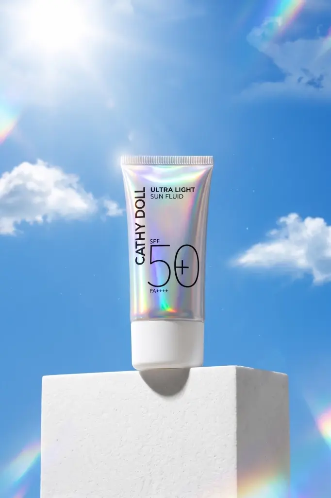 Soft Power ไทยไปไกลถึงคฤหาสน์ Kardashian! ส่องไอเทมในมือ "Kris Jenner" ที่แท้คือบิวตี้ไอเทมจากไทย!