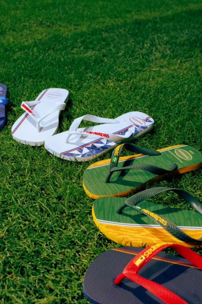 Havaianas ปลุกกระแสสปอร์ตไลฟ์สไตล์ ชวนคู่จิ้นสุดฮอต ‘ติวเตอร์ - ยิม’ เสิร์ฟโมเมนต์สุดฟิน  แท็กทีมซุป’ตาร์นักเตะขวัญใจชาวไทย ลงสนามโชว์สเต็ปบีชฟุตบอล  พร้อมเปิดตัวคอลเลกชันพิเศษ “Top Nations Collection” ในงาน “Football Beach Party”