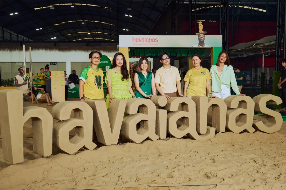 Havaianas ปลุกกระแสสปอร์ตไลฟ์สไตล์ ชวนคู่จิ้นสุดฮอต ‘ติวเตอร์ - ยิม’ เสิร์ฟโมเมนต์สุดฟิน  แท็กทีมซุป’ตาร์นักเตะขวัญใจชาวไทย ลงสนามโชว์สเต็ปบีชฟุตบอล  พร้อมเปิดตัวคอลเลกชันพิเศษ “Top Nations Collection” ในงาน “Football Beach Party”