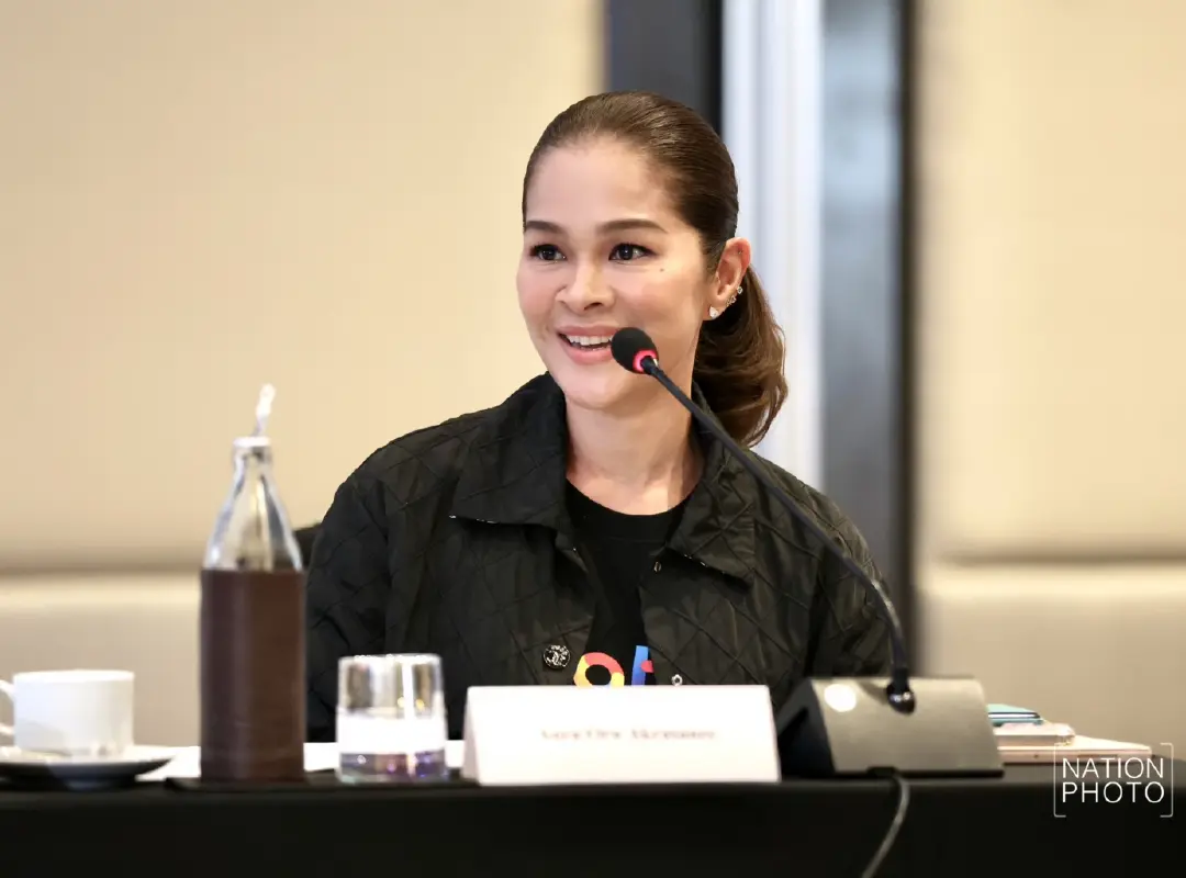 อรอร อัครเศรณี