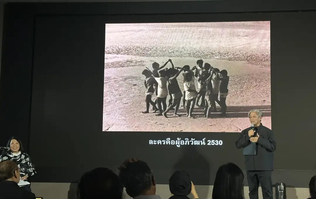 เมื่อประชาธิปไตยยังคงมีชีวิตผ่านบทละคร 'คือผู้อภิวัฒน์'