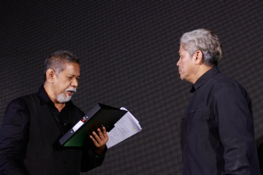 เมื่อประชาธิปไตยยังคงมีชีวิตผ่านบทละคร 'คือผู้อภิวัฒน์'