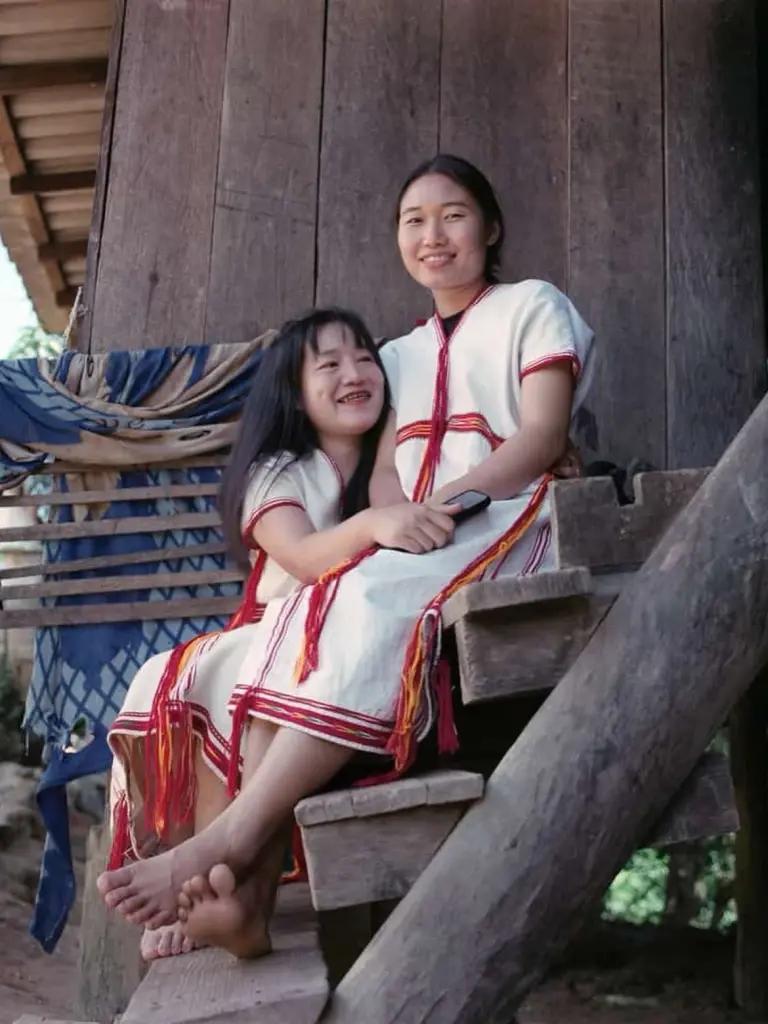 โซดา-สุนารี วารีขจรผล : ถอดหน้ากาก ‘คนเมือง’ คืนชีพวิญญาณ 'ปกาเกอะญอ'  เพื่อบอกเล่าเรื่องราวพี่น้องชาติพันธุ์ทั่วไทยให้เป็นที่รู้จัก  .