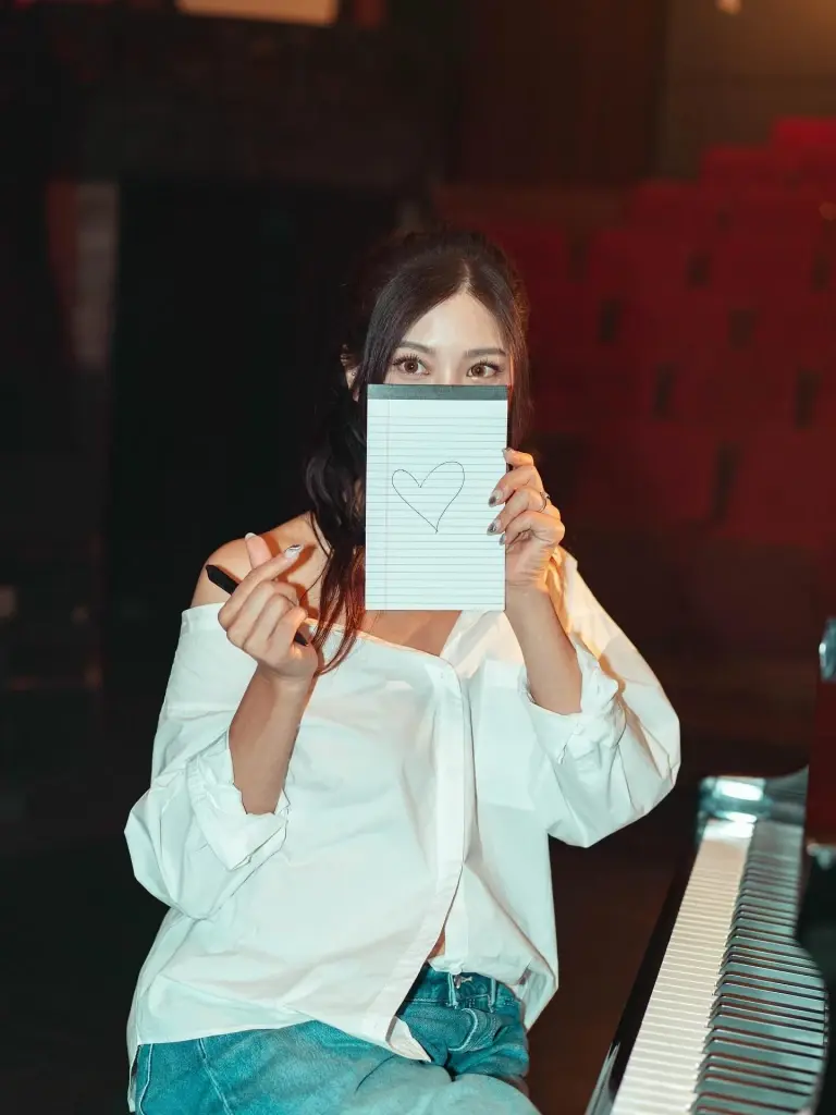 ‘EJAE’ คนที่ K-Pop เคยไม่เลือก แต่เขียนเพลงที่คนทั้งโลกร้องตาม