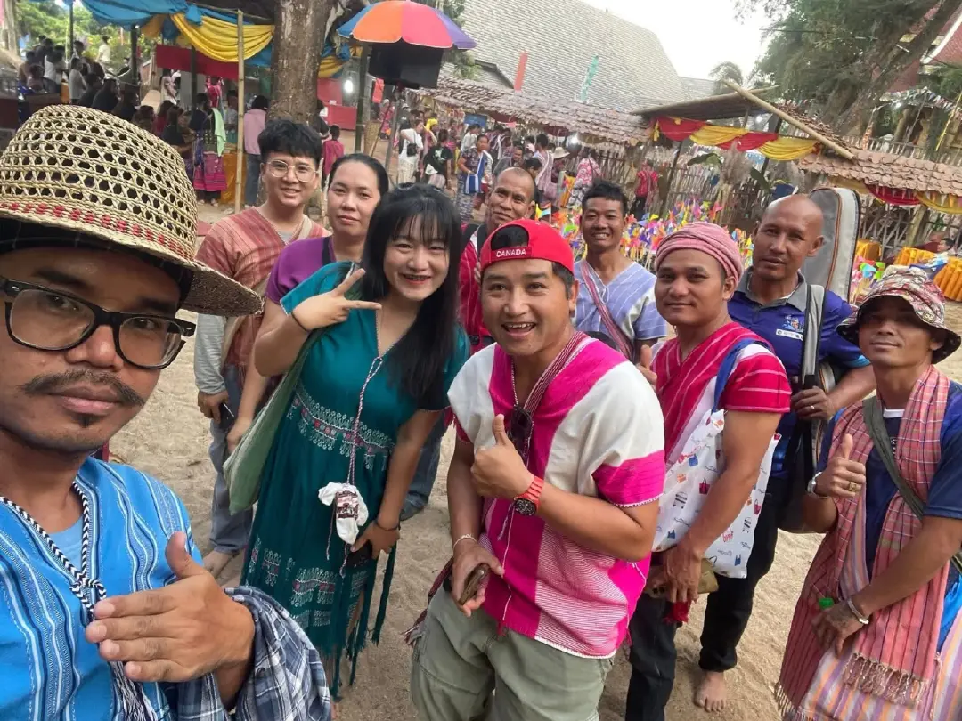 โซดา-สุนารี วารีขจรผล : ถอดหน้ากาก ‘คนเมือง’ คืนชีพวิญญาณ 'ปกาเกอะญอ'  เพื่อบอกเล่าเรื่องราวพี่น้องชาติพันธุ์ทั่วไทยให้เป็นที่รู้จัก  .