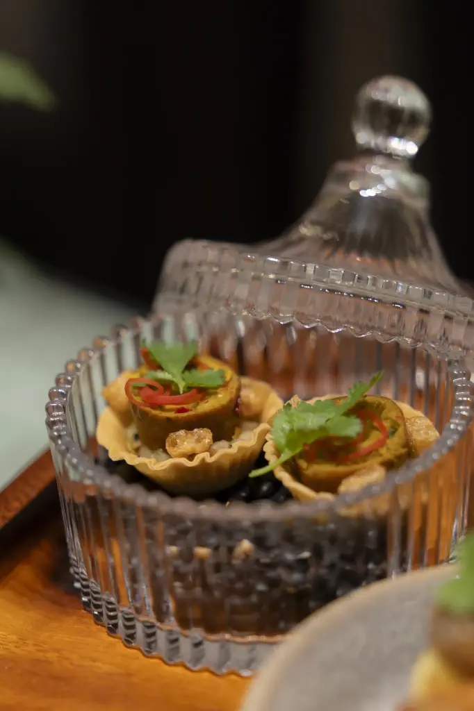 ภาคเหนือ – ทาร์ตไส้อั่วเป็ดน้ำพริกหนุ่ม โดยเชฟก้อง