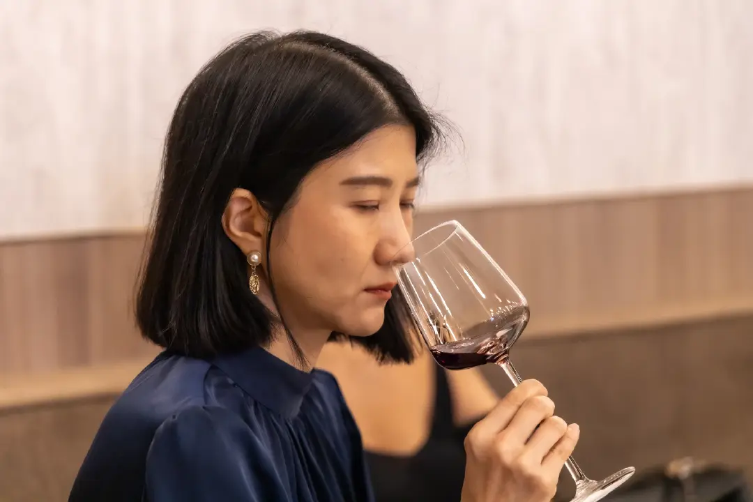 ร้อยเรียงโน้ตแจ๊สผ่านรสไวน์ ย้อนมองประวัติศาสตร์ ‘ไมล์ส เดวิส’ ใน Beyond The Glass EP.1