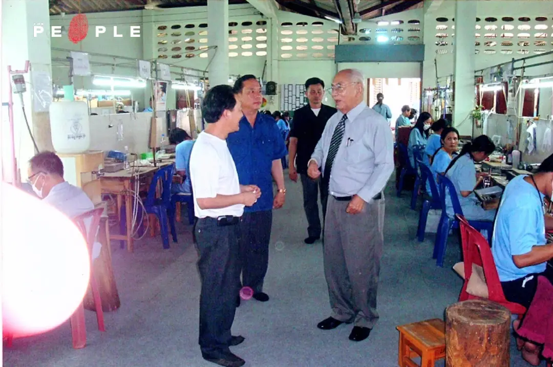 ชัยพฤกษ์ รุ่งรชตะวาณิช : ทายาทรุ่น 4 ‘ดอยซิลเวอร์’ ผู้ต่อลมหายใจเครื่องเงิน ‘อิ้วเมี่ยน’ ให้เป็นมรดกส่งถึงคนรุ่นหลัง