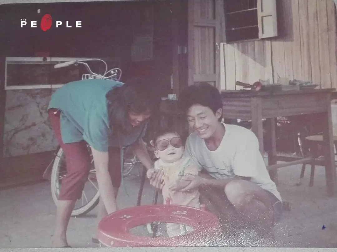 ชัยพฤกษ์ รุ่งรชตะวาณิช : ทายาทรุ่น 4 ‘ดอยซิลเวอร์’ ผู้ต่อลมหายใจเครื่องเงิน ‘อิ้วเมี่ยน’ ให้เป็นมรดกส่งถึงคนรุ่นหลัง