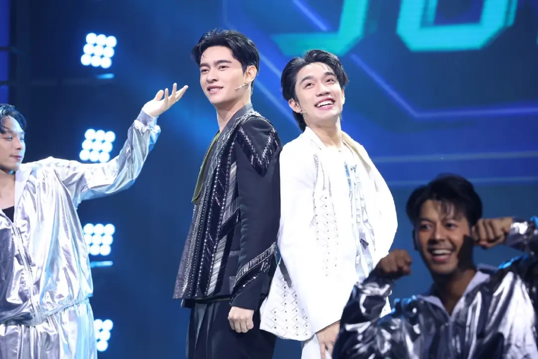 จากละครทีวีสู่โลกการทำงาน: ทำไมยิ่งโต เรายิ่งพบว่า ‘เพียงดาว’ และ ‘ดีนี่’ มีอยู่จริงในชีวิตเรา?