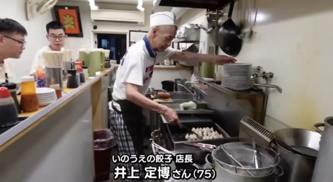 ซาดาฮิโระ อิโนอุเอะ : คุณปู่ผู้เปิดร้านขายเกี๊ยวให้นักศึกษา ‘กินฟรี’ ไปแล้วกว่า 40,000 มื้อ แลกกับการช่วยล้างจาน 30 นาที