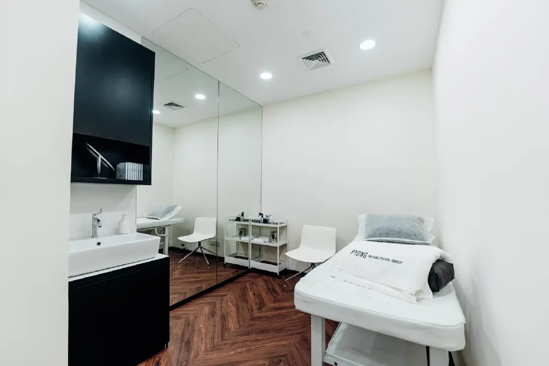 PYONG Rehabilitation Center เปิดตัว "Primary Care Unit" โมเดลคลินิกปฐมภูมิแห่งแรกใจกลางชิดลม ตอบโจทย์ชาวออฟฟิสและคนเมืองที่มีเวลาน้อย กายภาพด้วยมาตรฐานขั้นสูง แต่ฉับไวภายใน 20 นาที