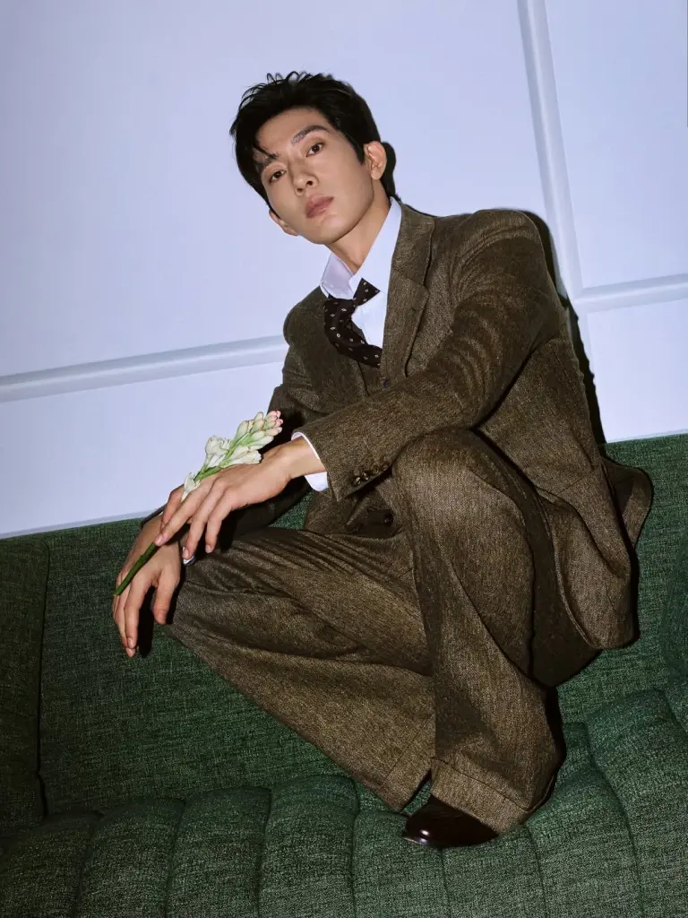 จิ่งป๋อหราน: บอสสุดเนี้ยบและนักแสดงที่ไม่ยอมแพ้ให้กาลเวลา
