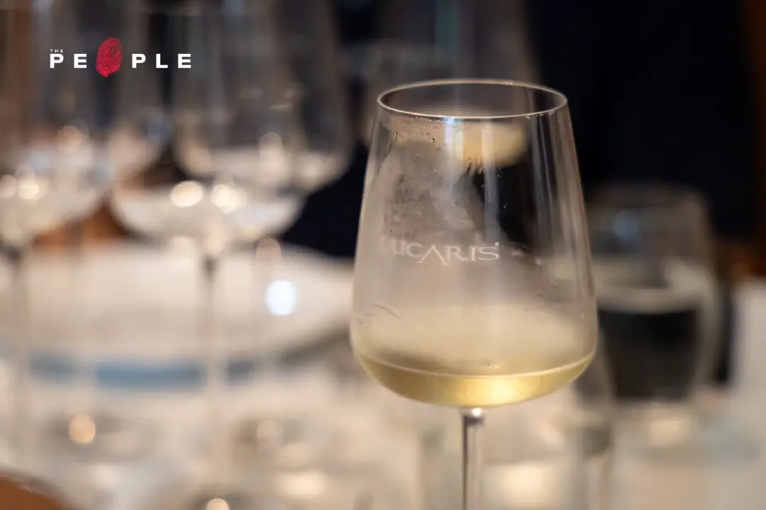 Review Beyond The Glass EP.3 ‘ไวน์สามัญประจำบ้าน’ รสสัมผัสที่ไร้กรอบในวันฝนพรำ