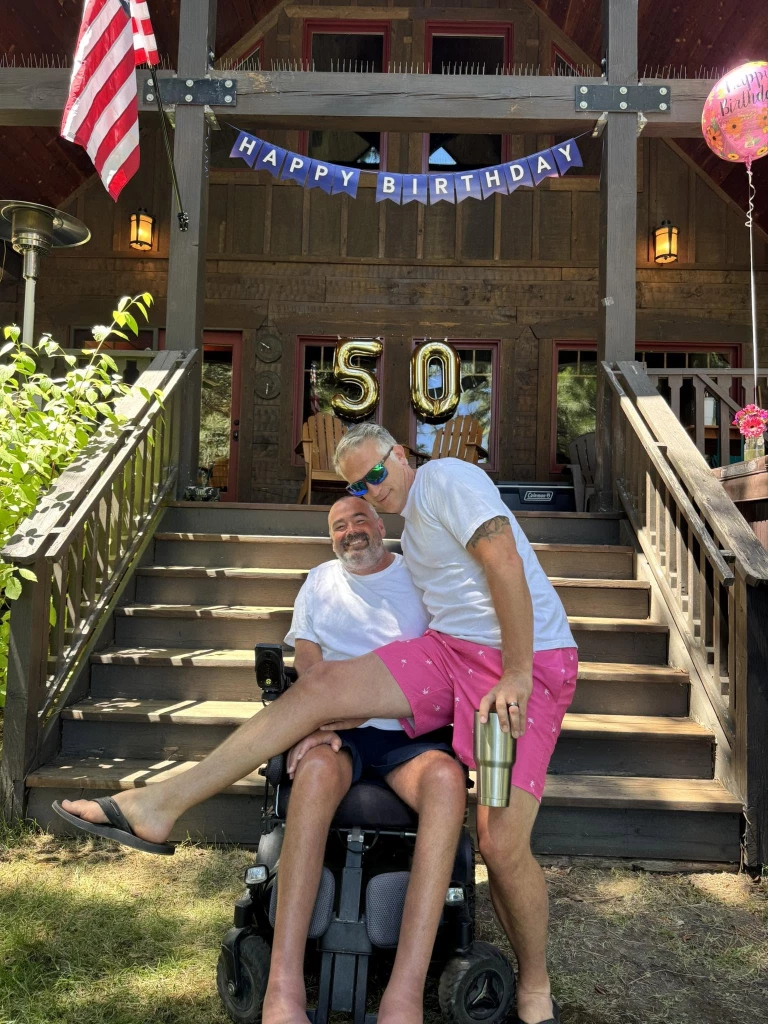 จัสติน สกีซัก-แพทริก เกรย์: การออกเดินทางของมิตรแท้ที่พิสูจน์ว่า 'เพื่อน' จะไม่มีวันทิ้งกัน
